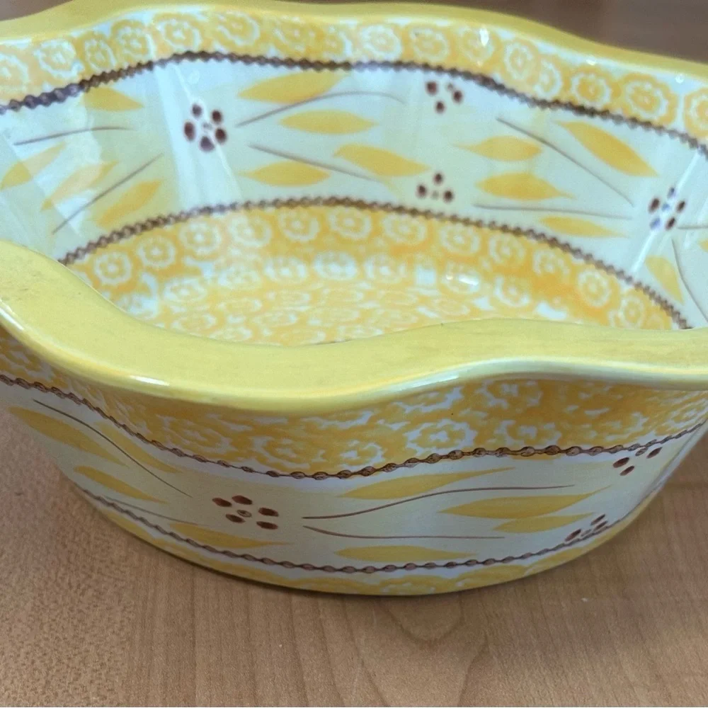 temptations bakeware  presentable ovenware old world yellow Tara lg serving bowl